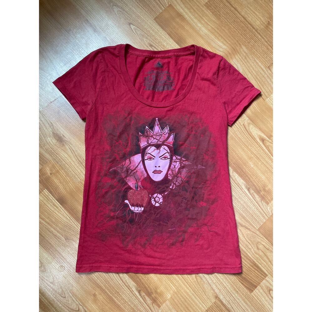 Vintage disney red queen tee